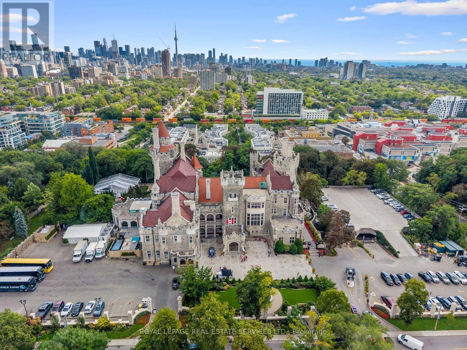 4 - 276 SPADINA ROAD