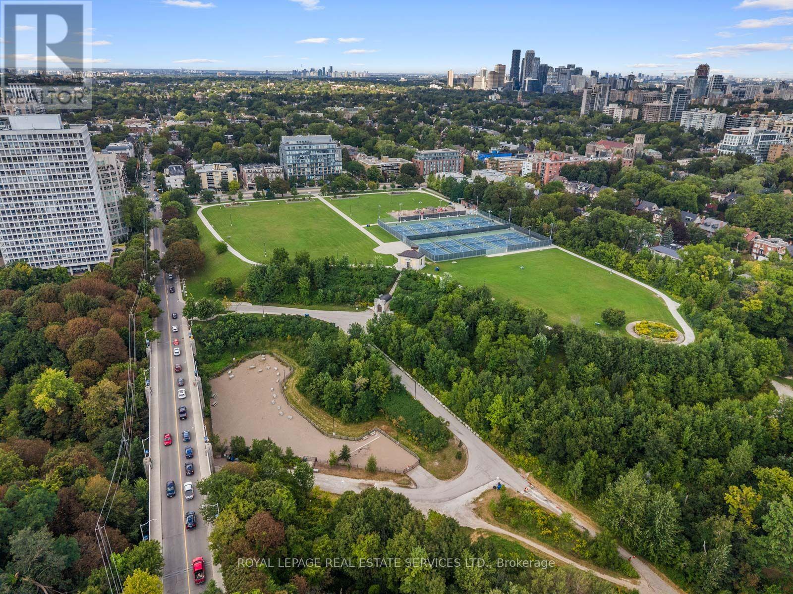 4 - 276 SPADINA ROAD