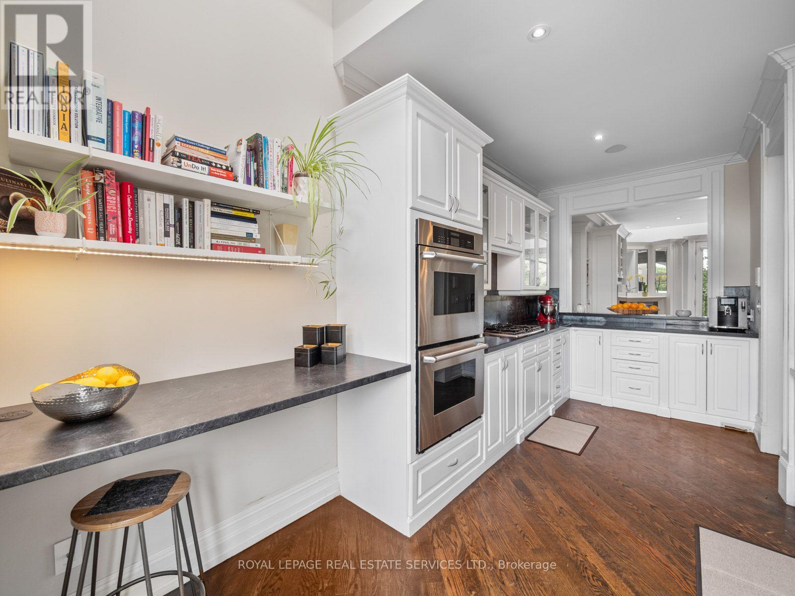 4 - 276 SPADINA ROAD
