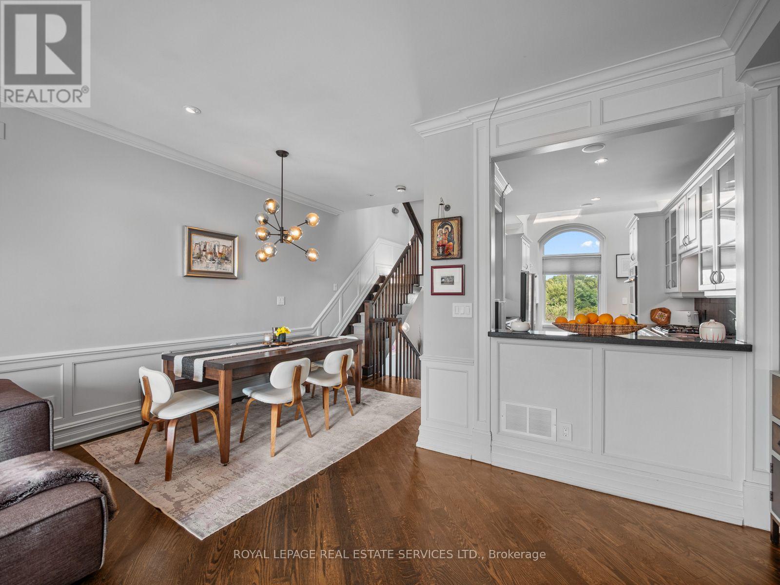 4 - 276 SPADINA ROAD
