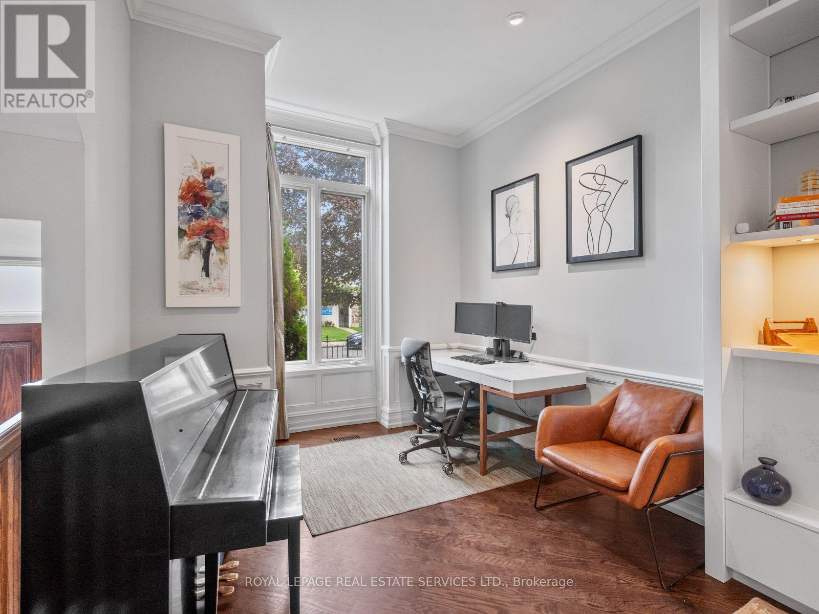 4 - 276 SPADINA ROAD