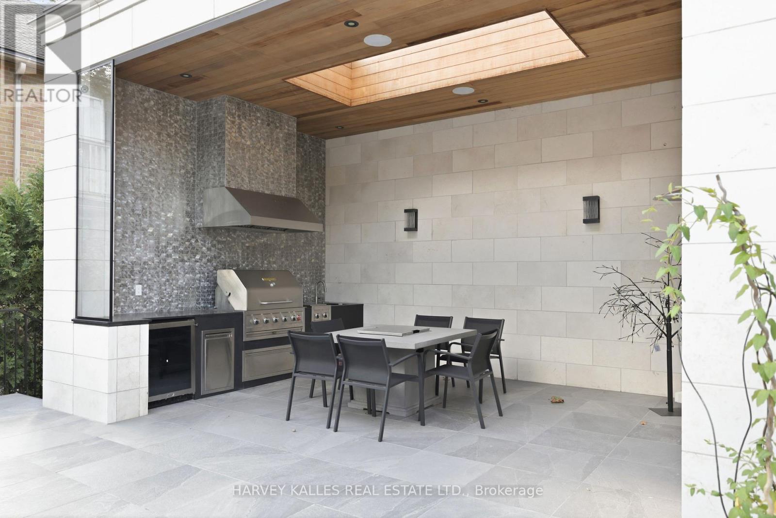 126 SANDRINGHAM DRIVE