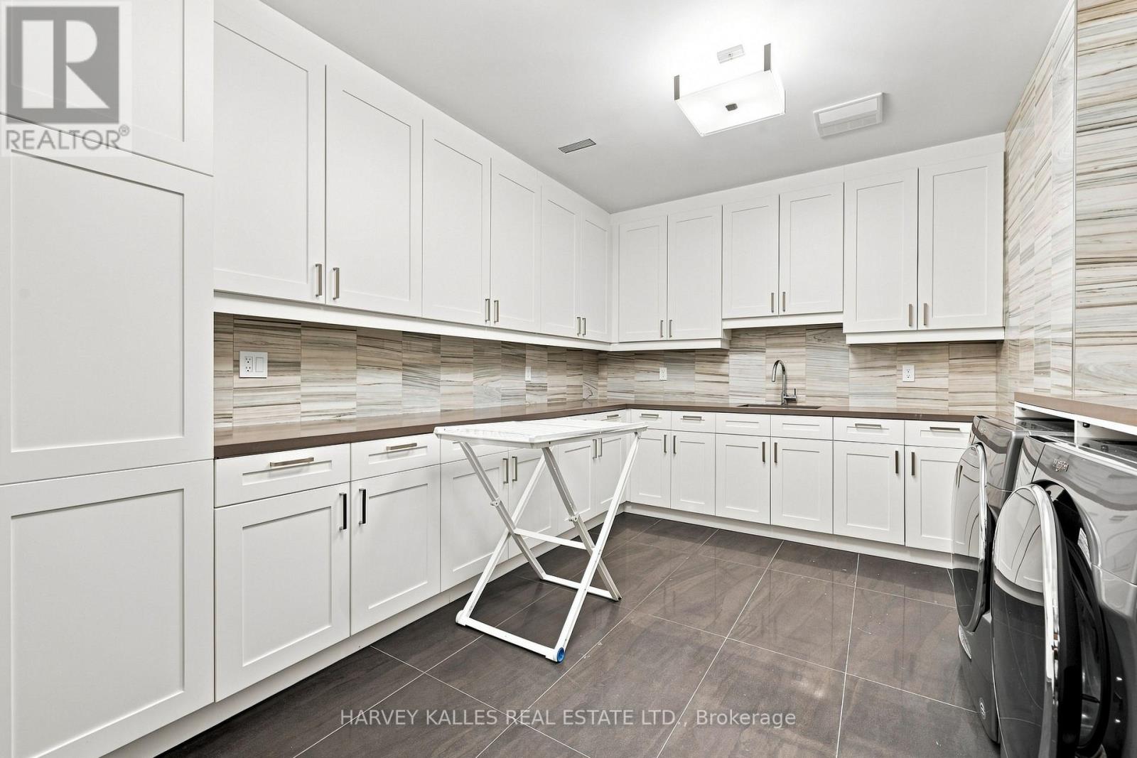 126 SANDRINGHAM DRIVE