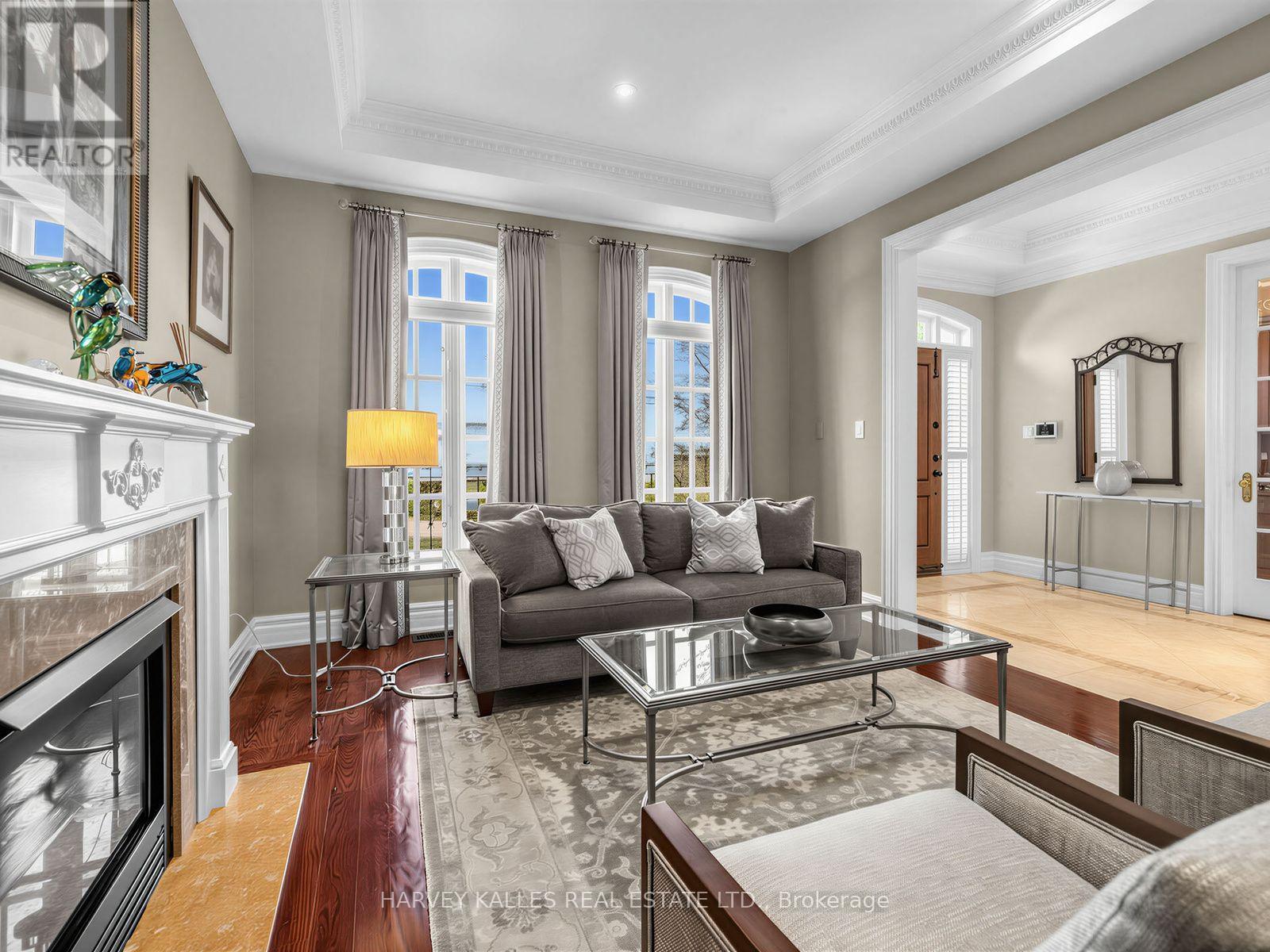 629 BEDFORD PARK AVENUE