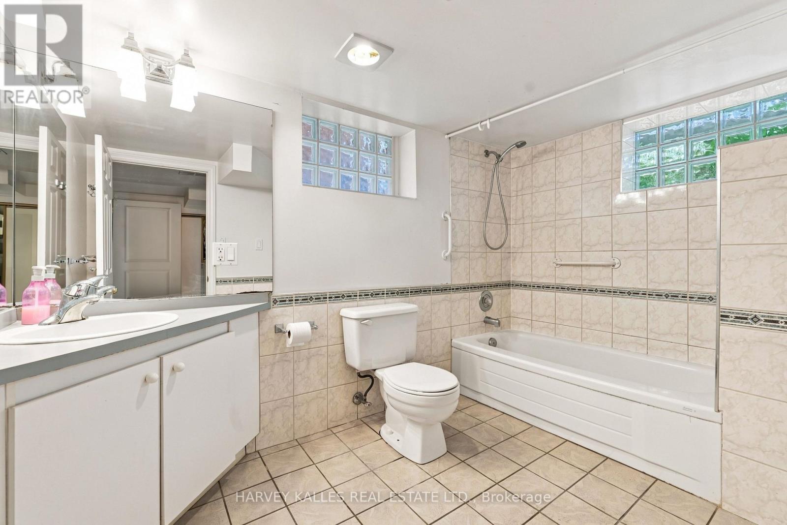 231 GLENGROVE AVENUE W