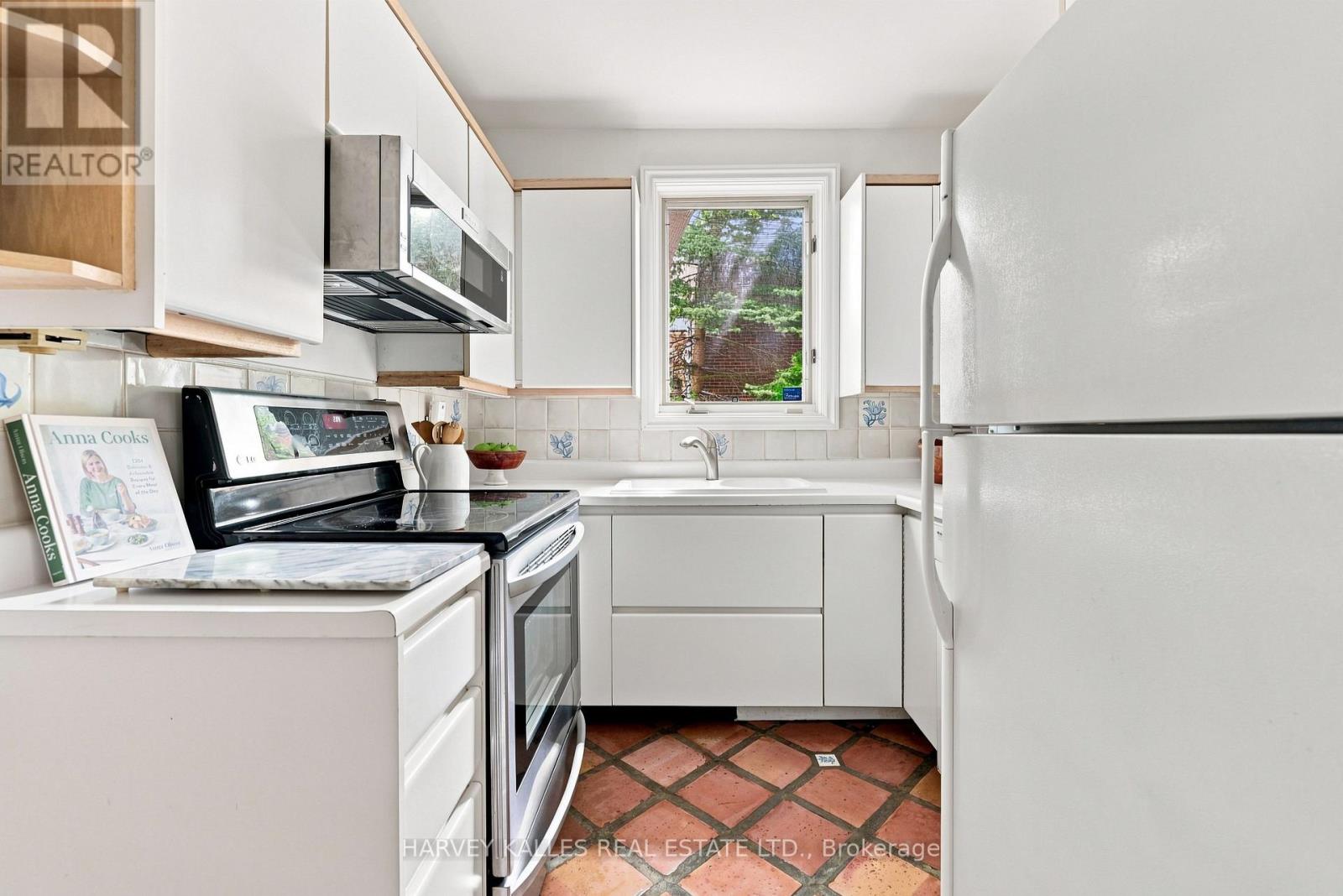 231 GLENGROVE AVENUE W