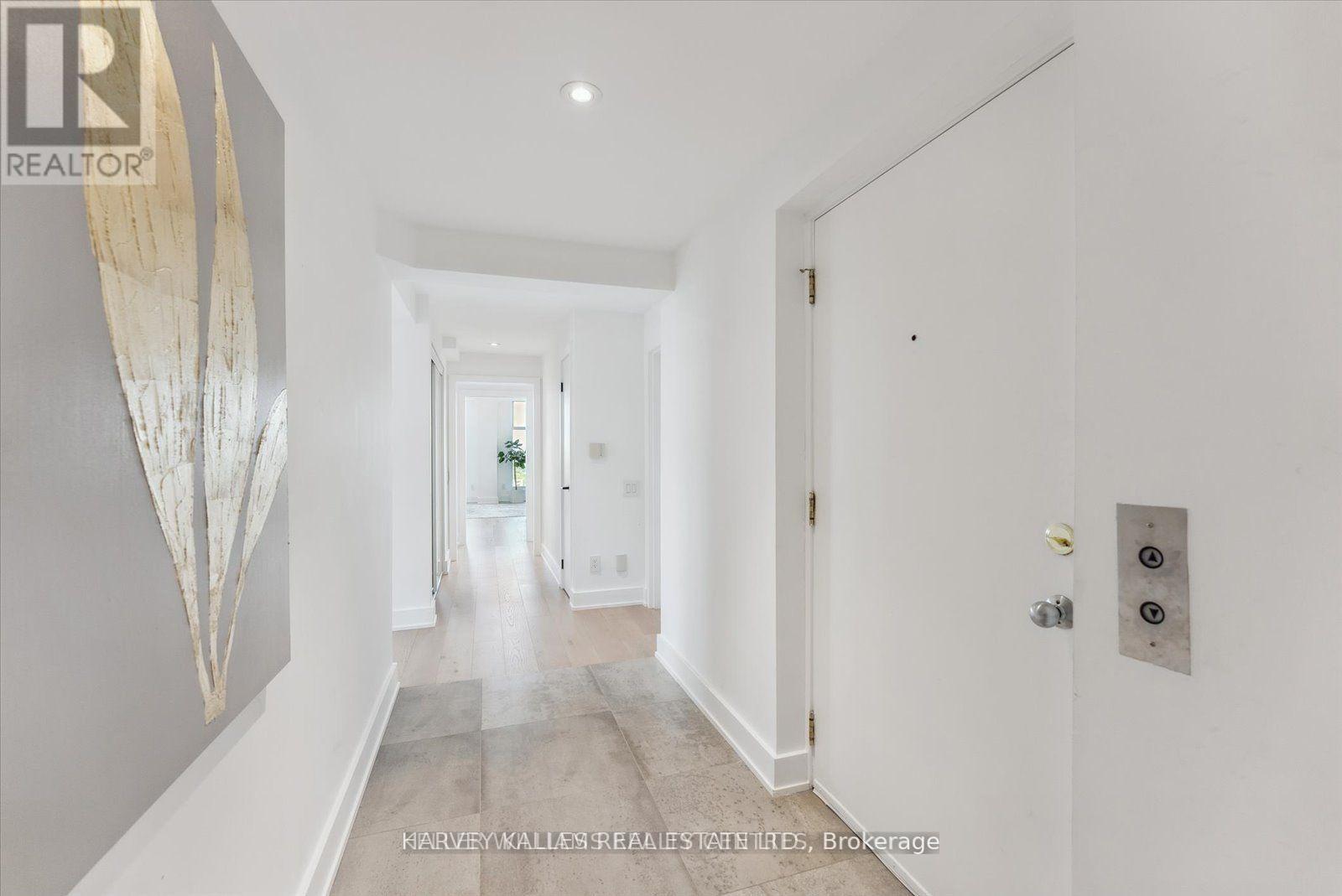 PH03 - 409 BLOOR STREET W