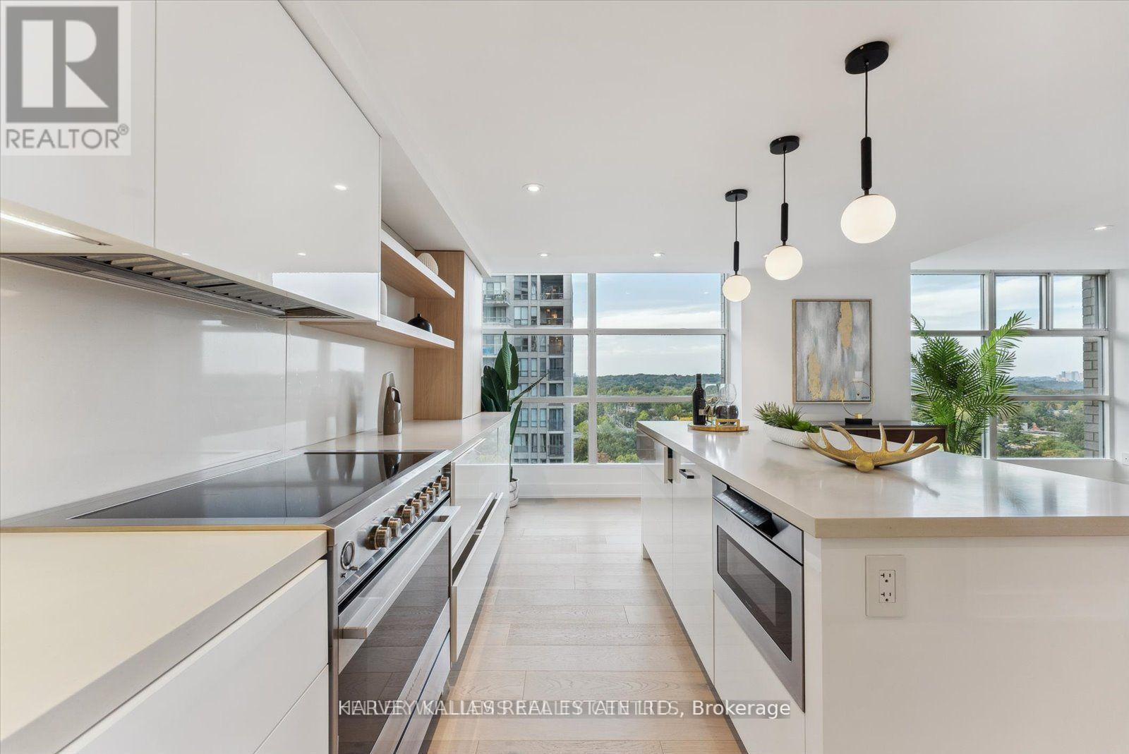 PH03 - 409 BLOOR STREET W