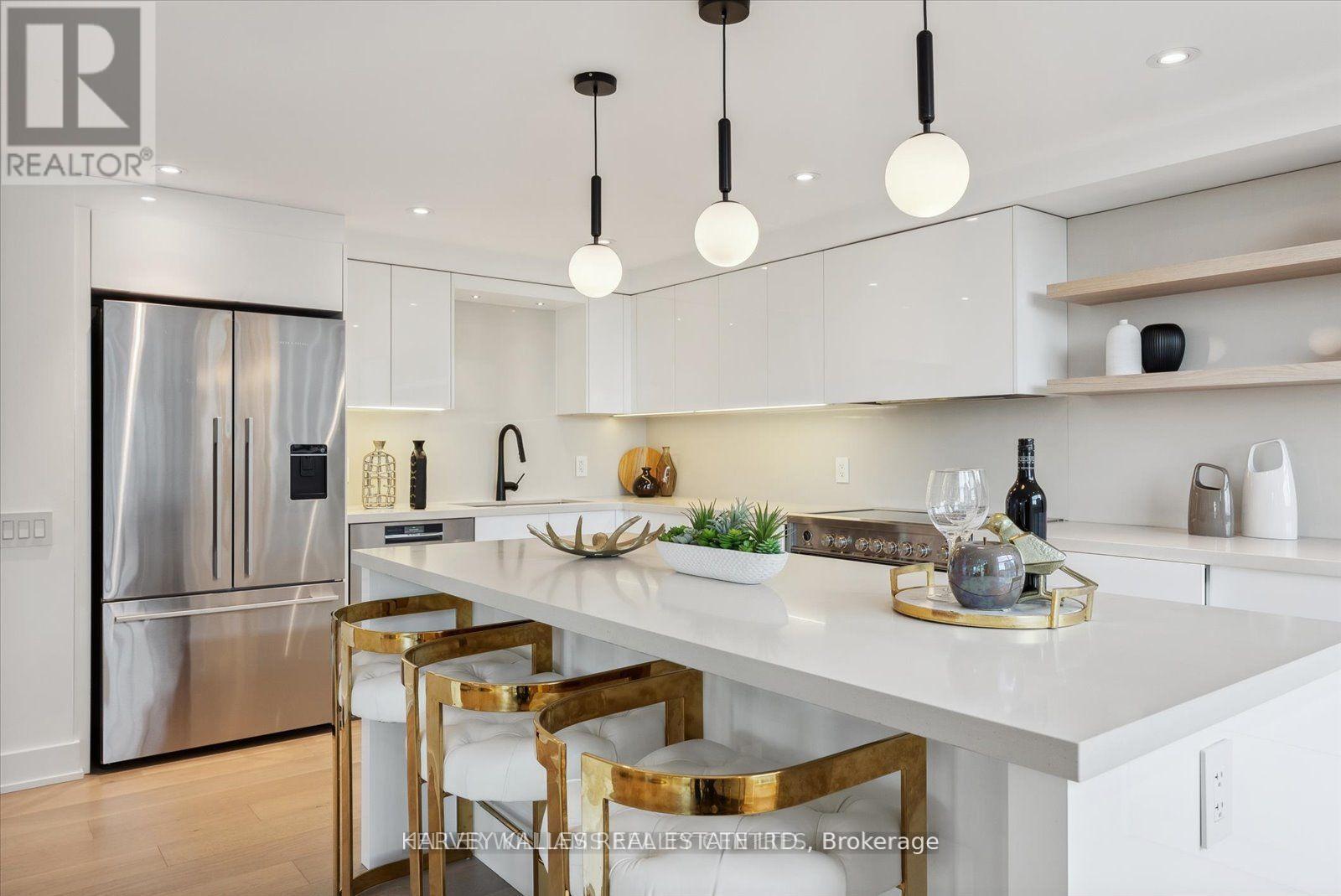PH03 - 409 BLOOR STREET W