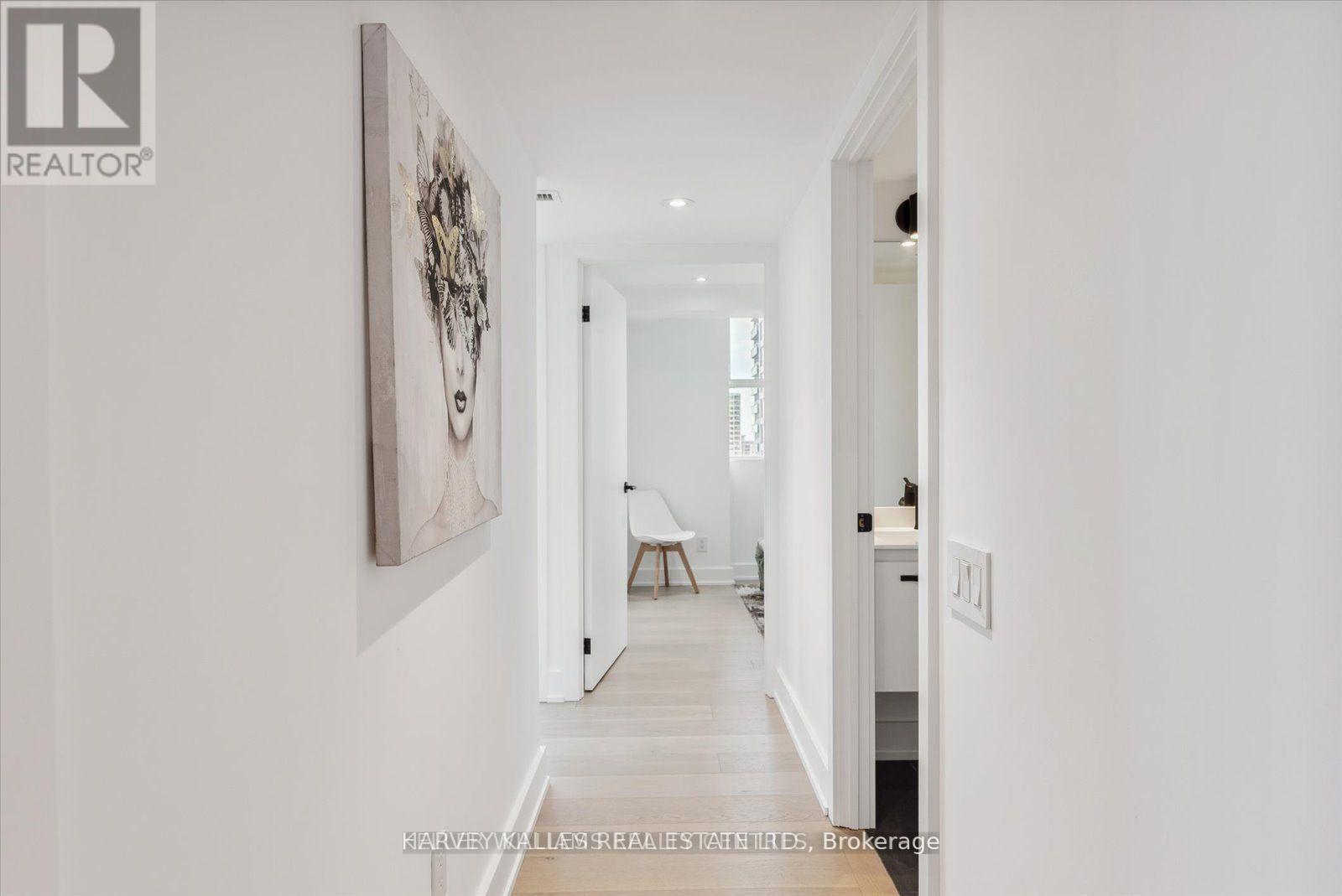 PH03 - 409 BLOOR STREET W