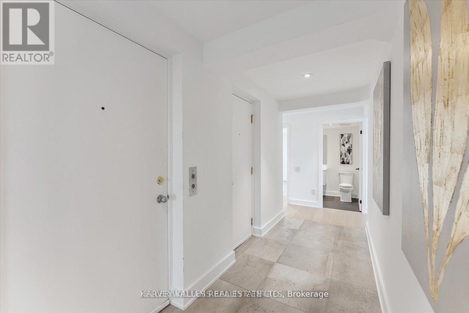 PH03 - 409 BLOOR STREET W