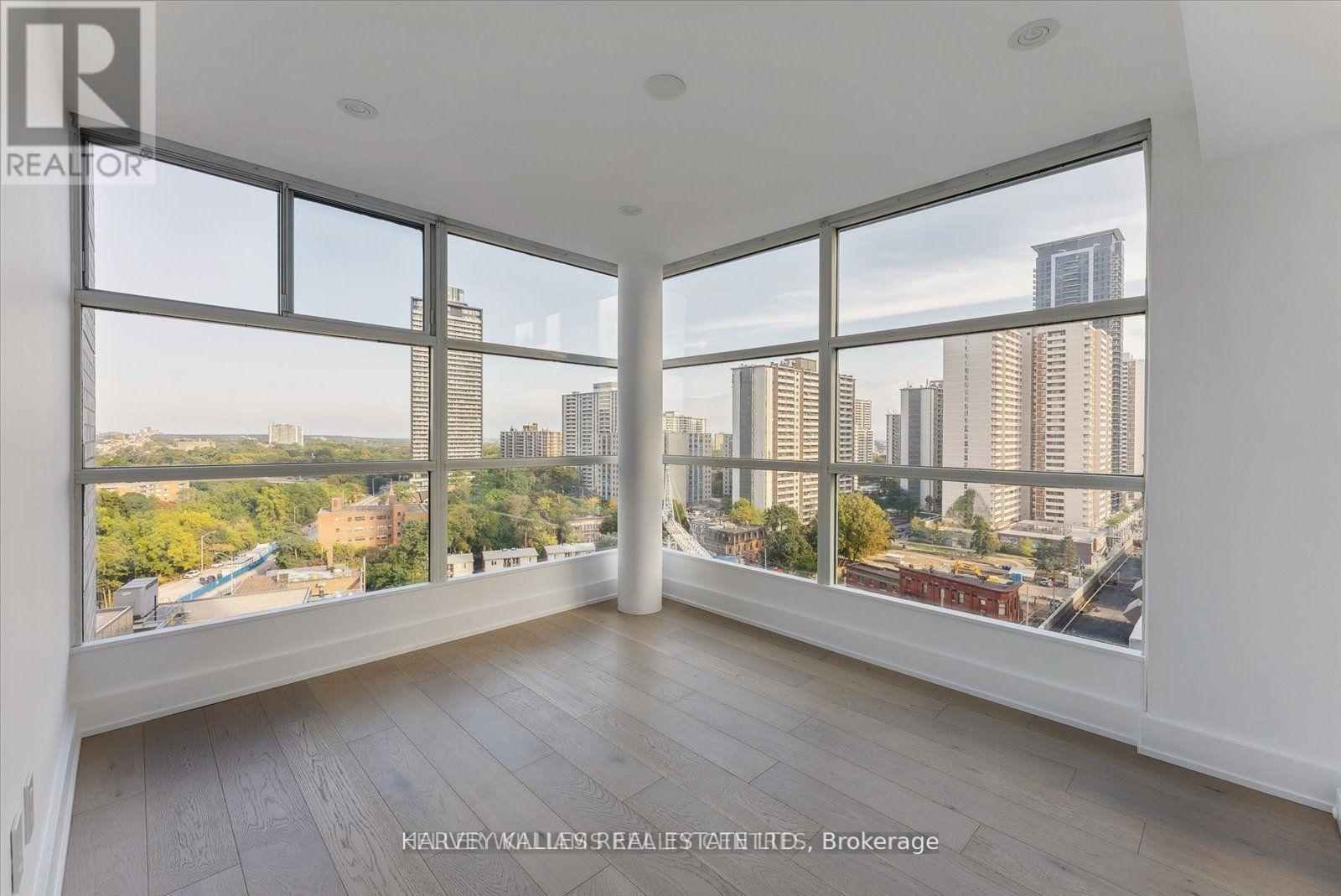 PH03 - 409 BLOOR STREET W