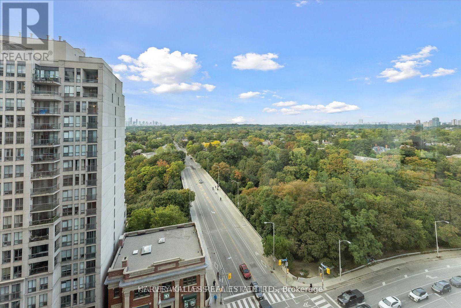PH03 - 409 BLOOR STREET W