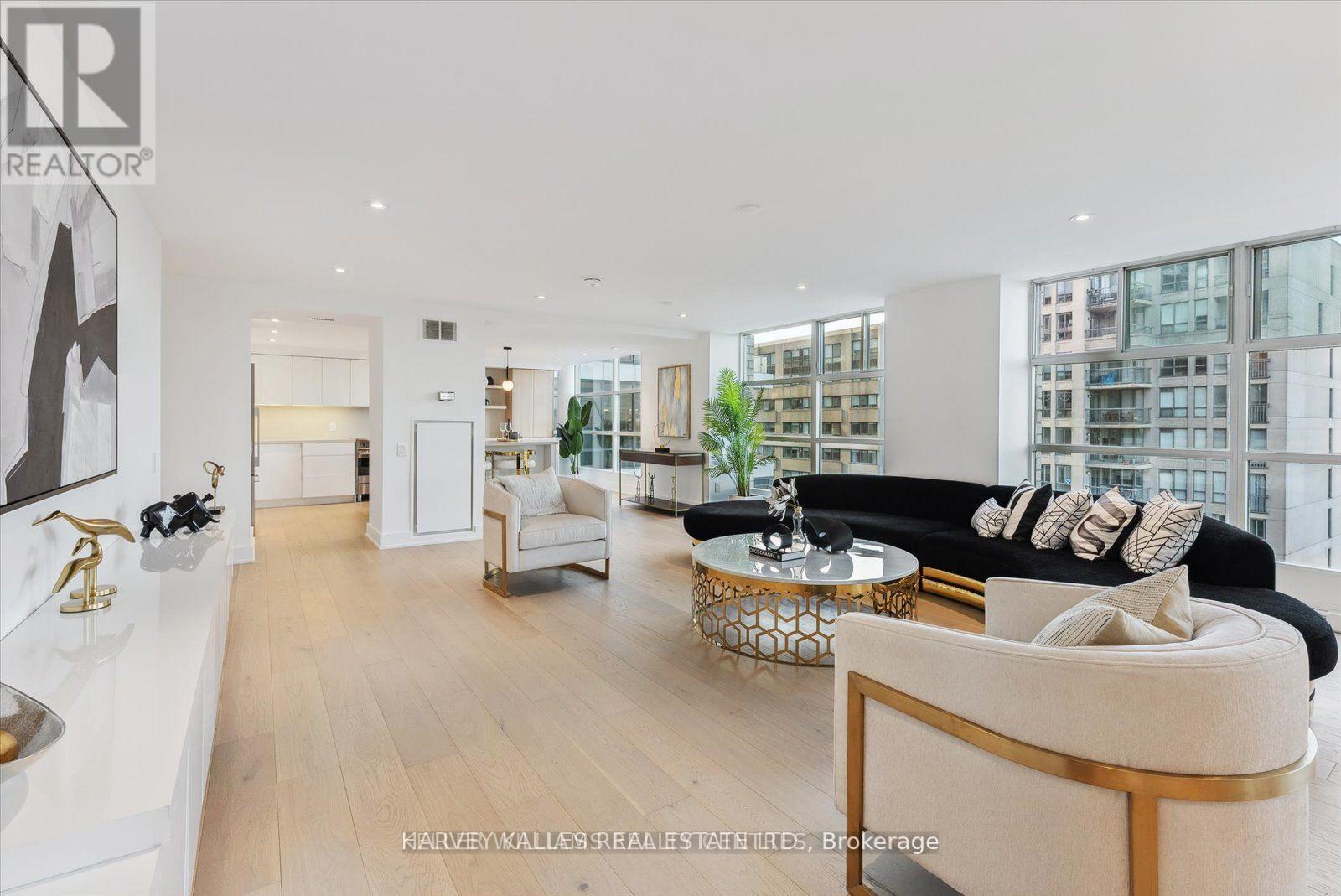 PH03 - 409 BLOOR STREET W