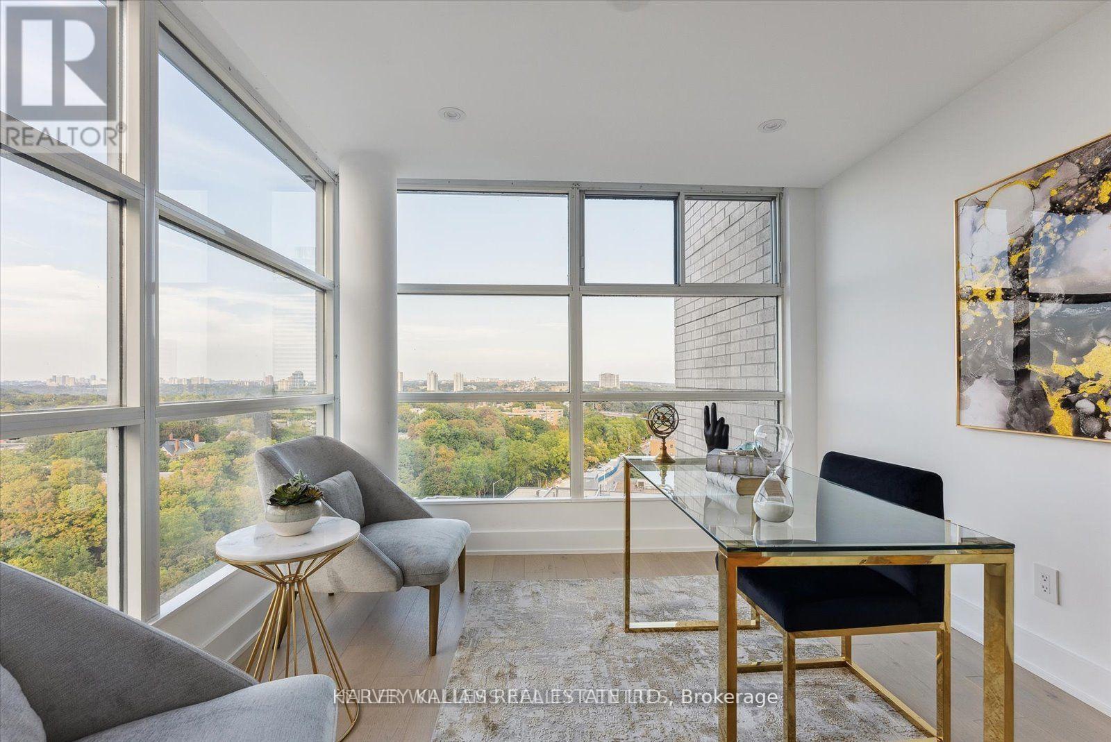 PH03 - 409 BLOOR STREET W