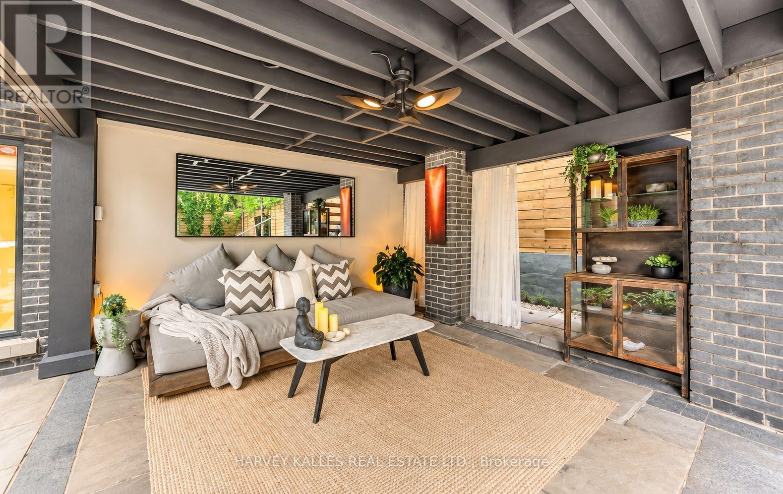 33 TARLTON ROAD