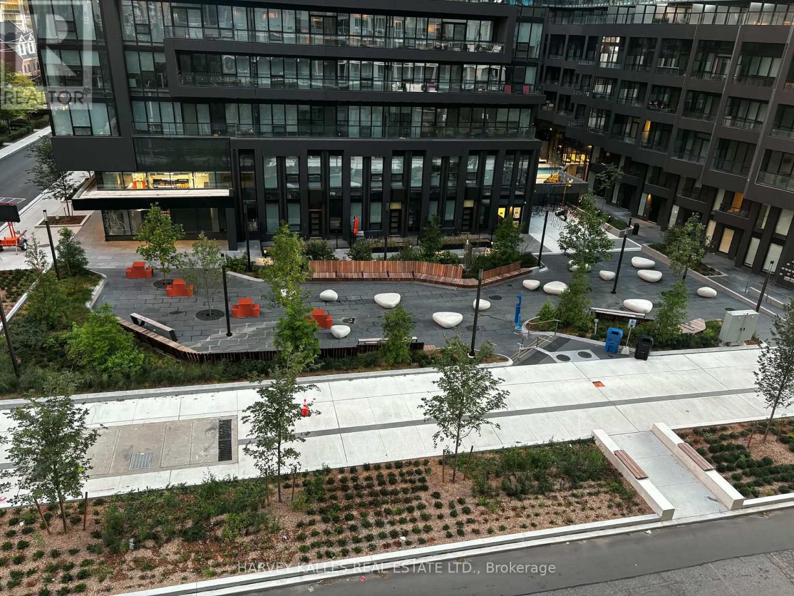 514 - 99 BROADWAY AVENUE