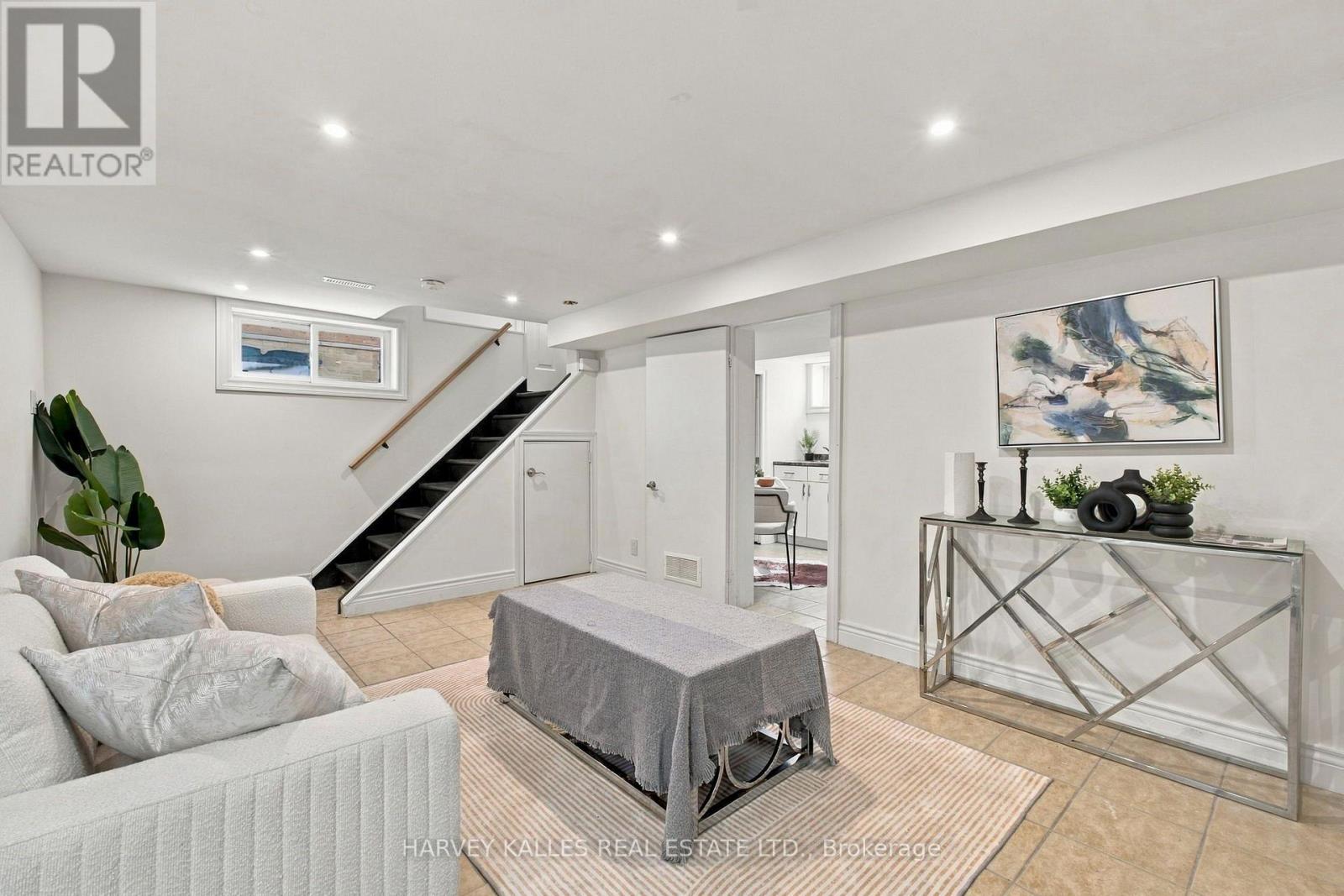 547 MELROSE AVENUE