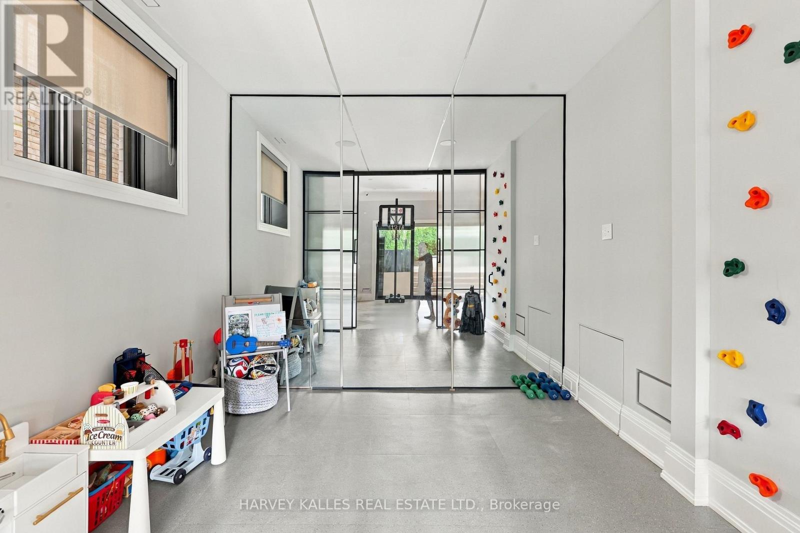 363 BEDFORD PARK AVENUE