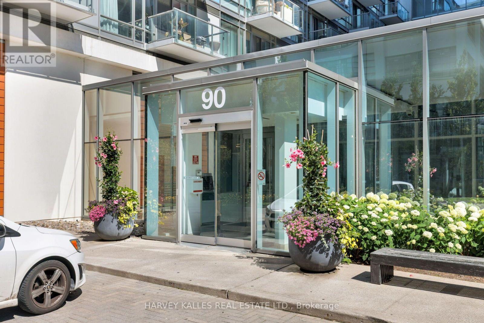 1206 - 90 STADIUM ROAD