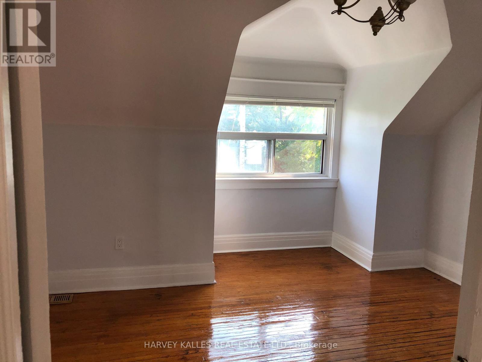 UPPER - 226 ASHWORTH AVENUE