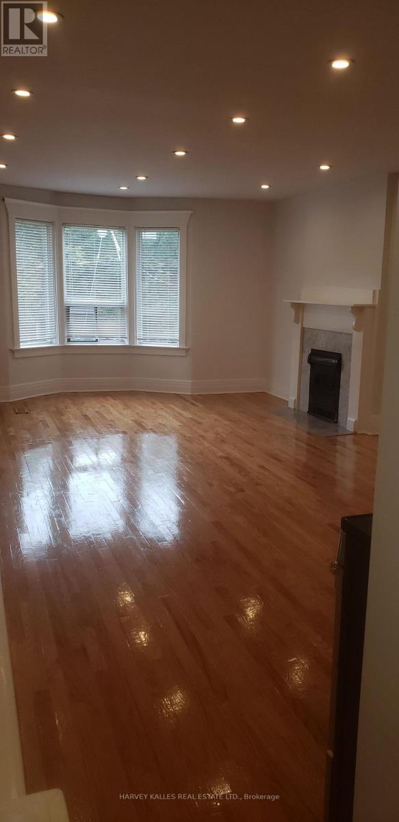 UPPER - 226 ASHWORTH AVENUE