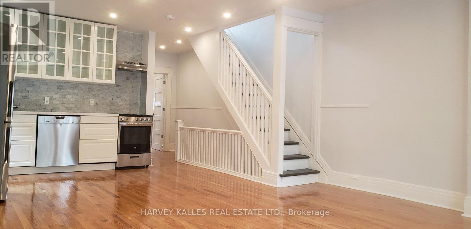 UPPER - 226 ASHWORTH AVENUE