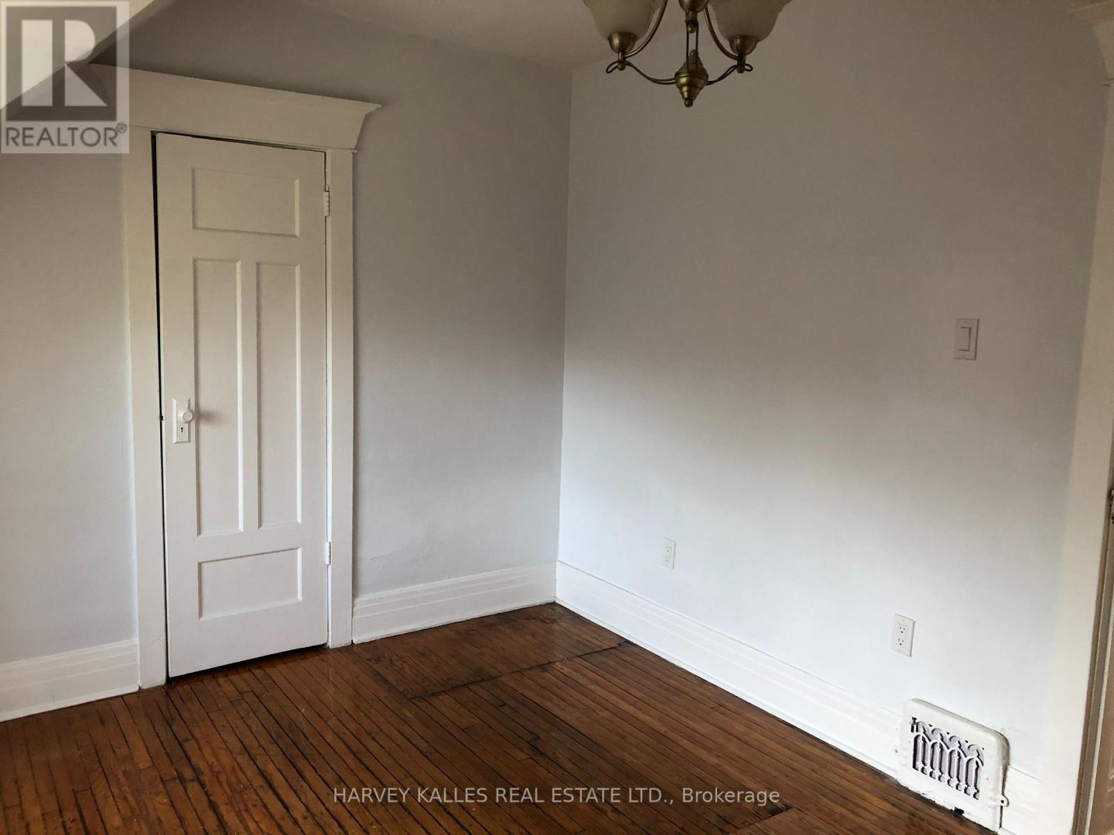 UPPER - 226 ASHWORTH AVENUE