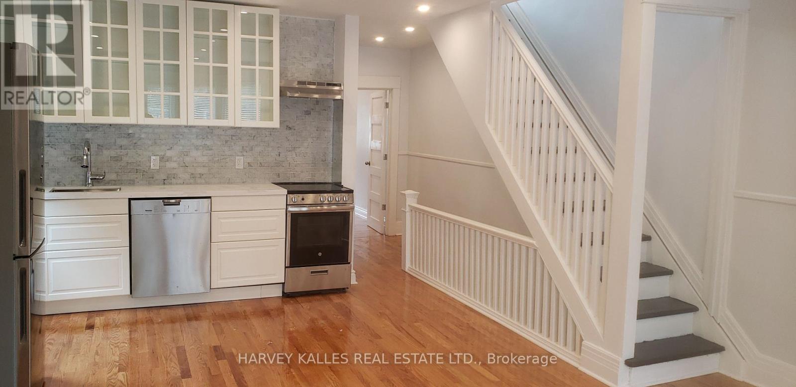 UPPER - 226 ASHWORTH AVENUE