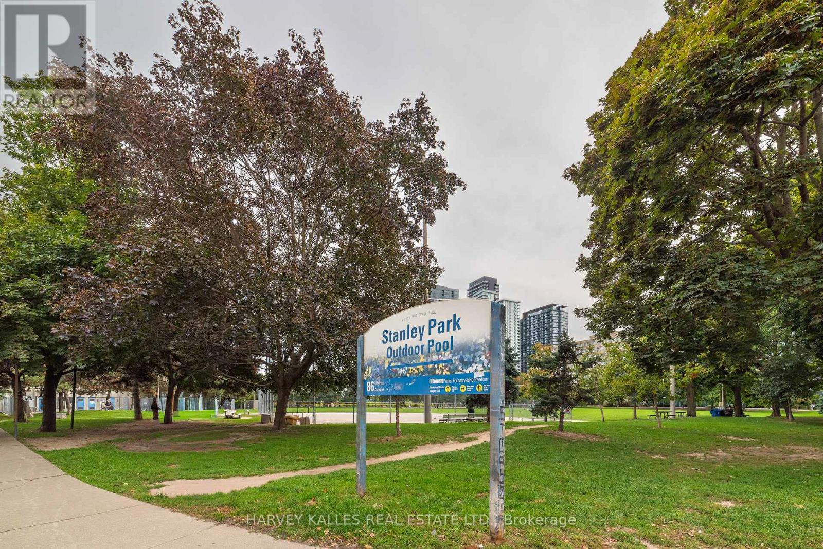 405 - 833 KING STREET W