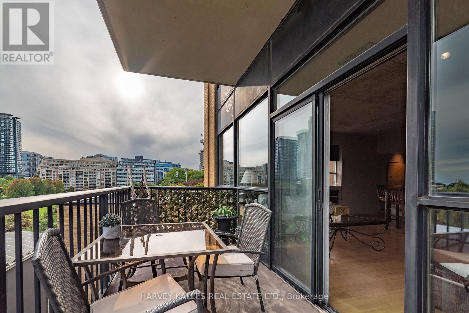 405 - 833 KING STREET W