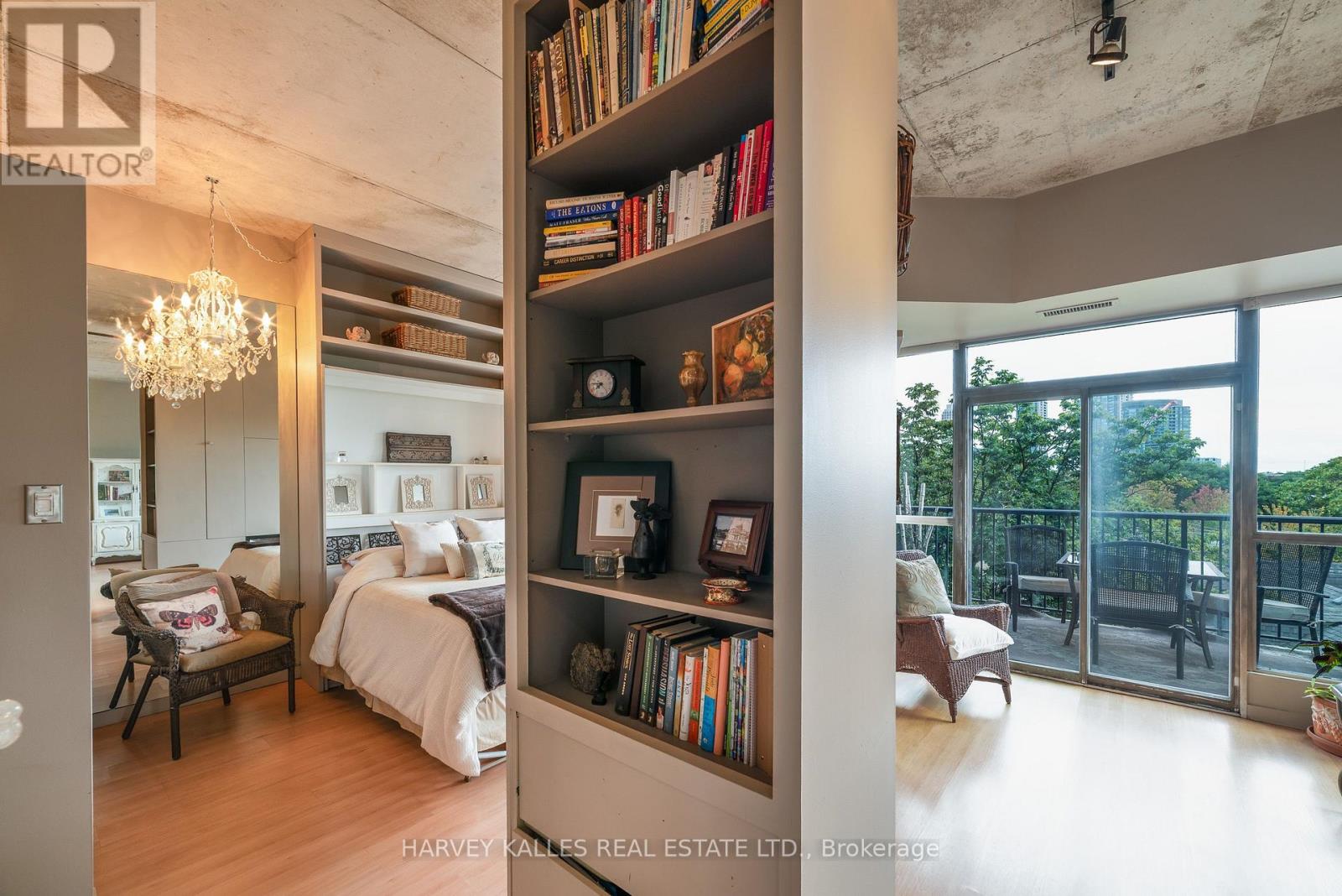 405 - 833 KING STREET W