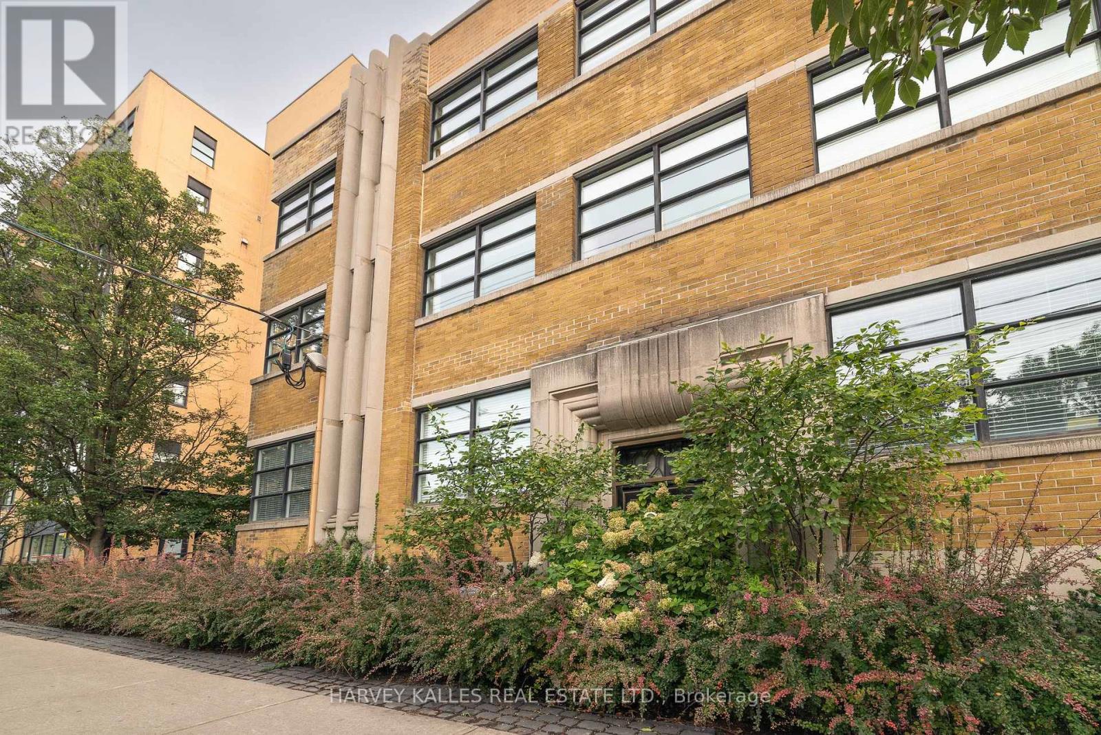 405 - 833 KING STREET W