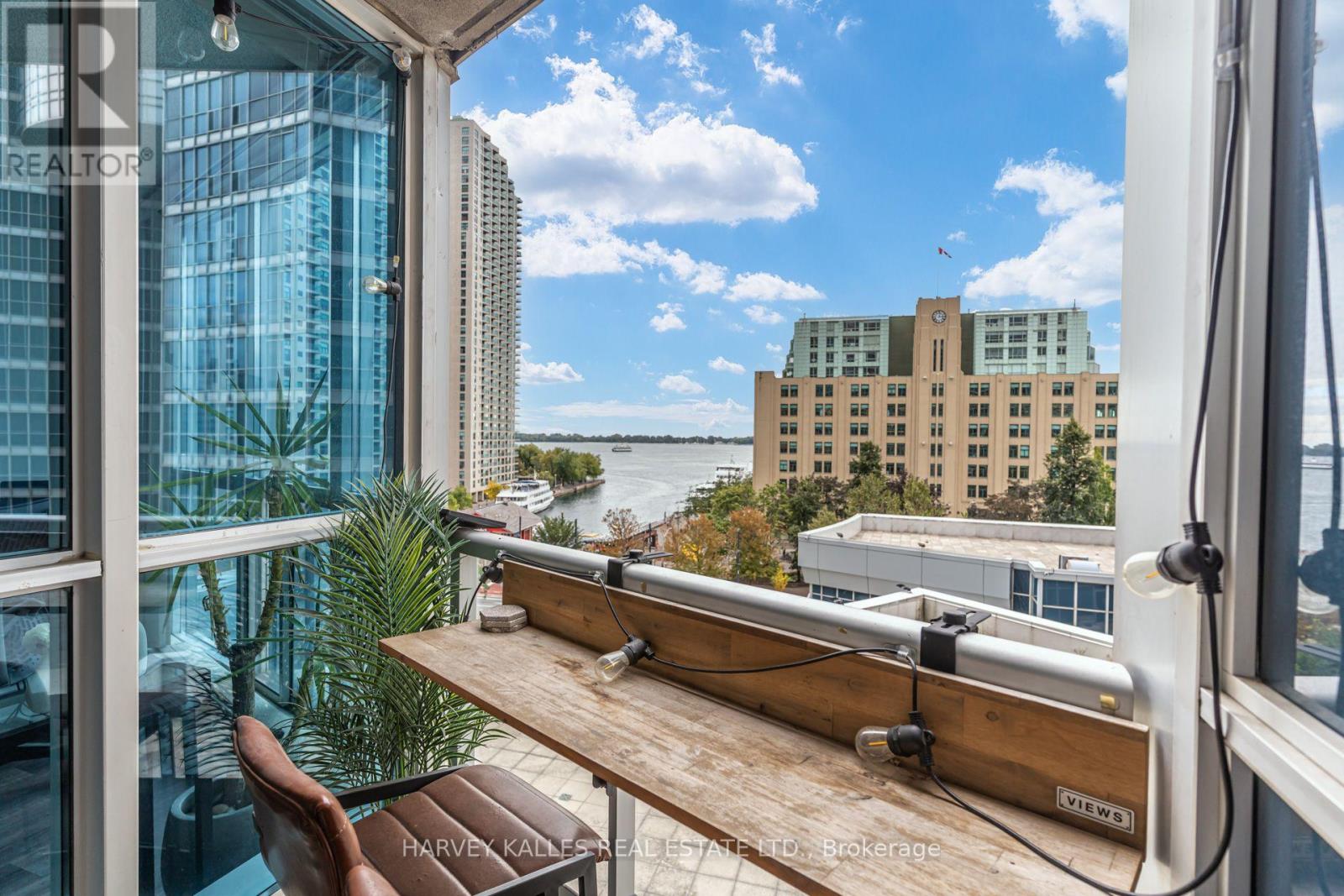 610 - 8 YORK STREET