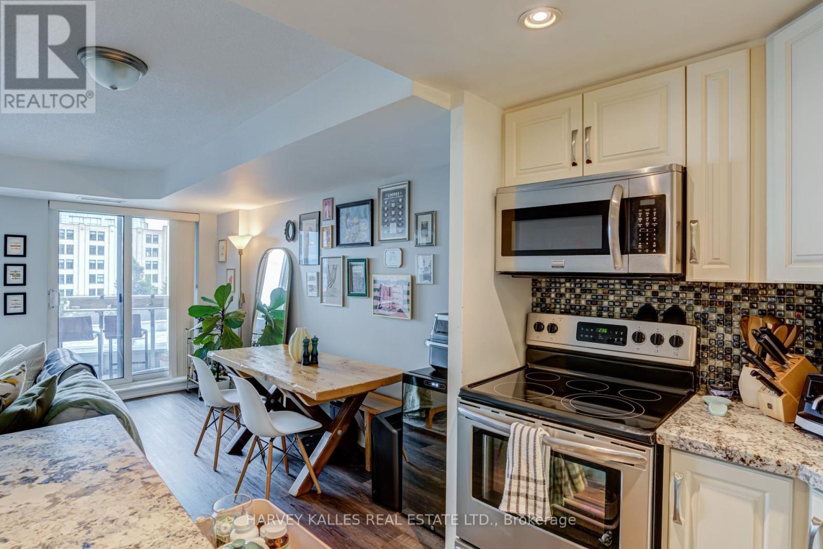 610 - 8 YORK STREET