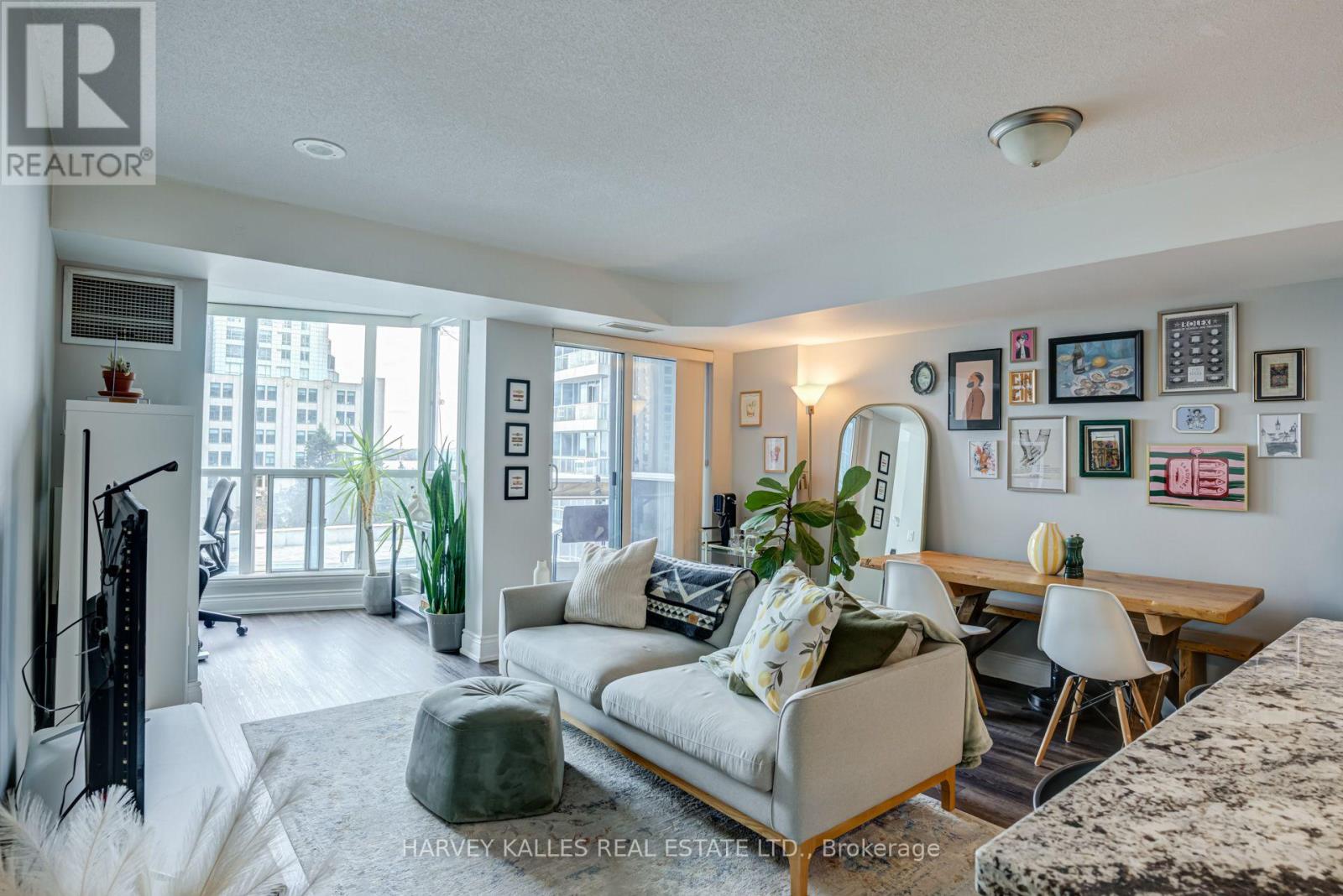 610 - 8 YORK STREET