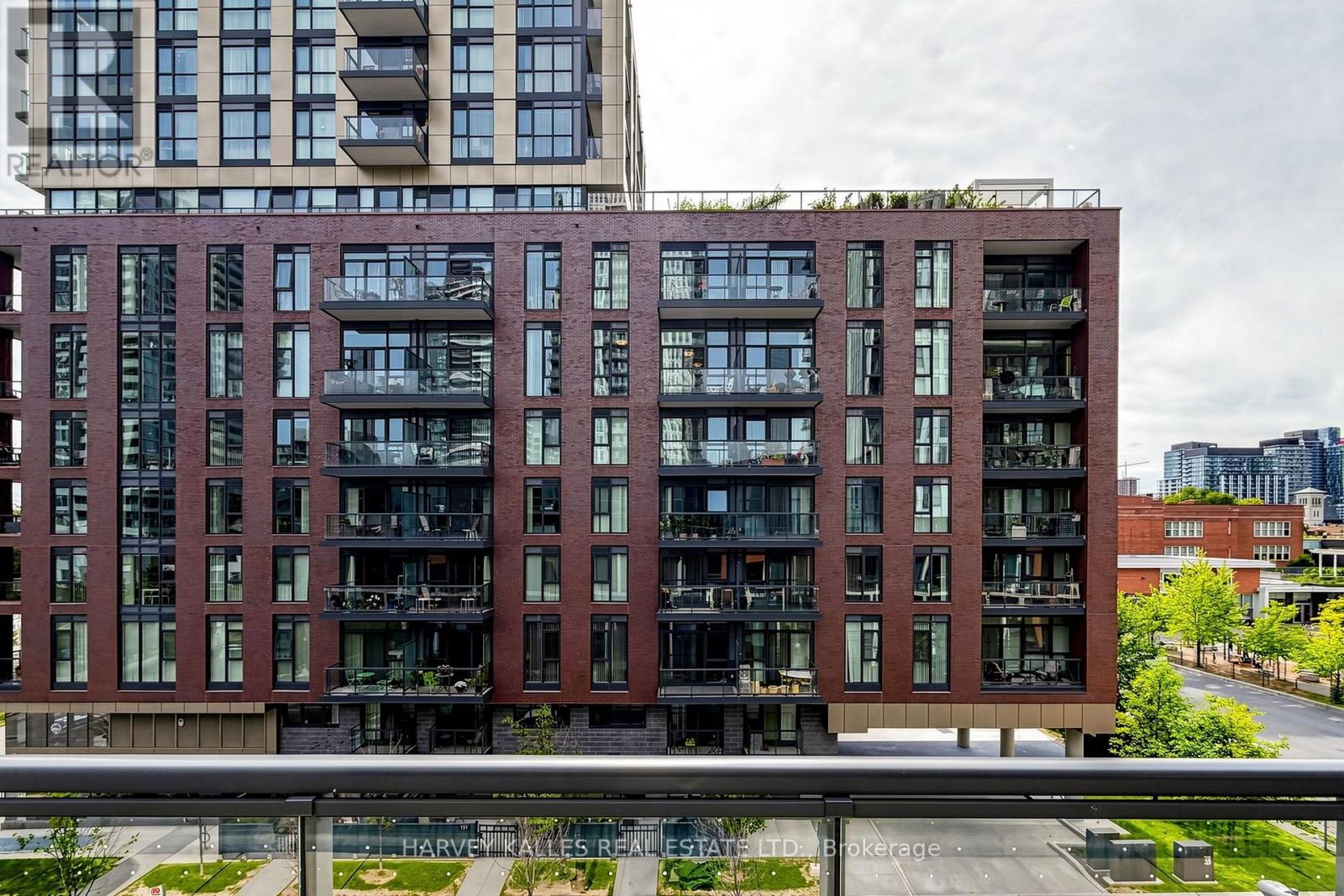 419 - 55 REGENT PARK BOULEVARD