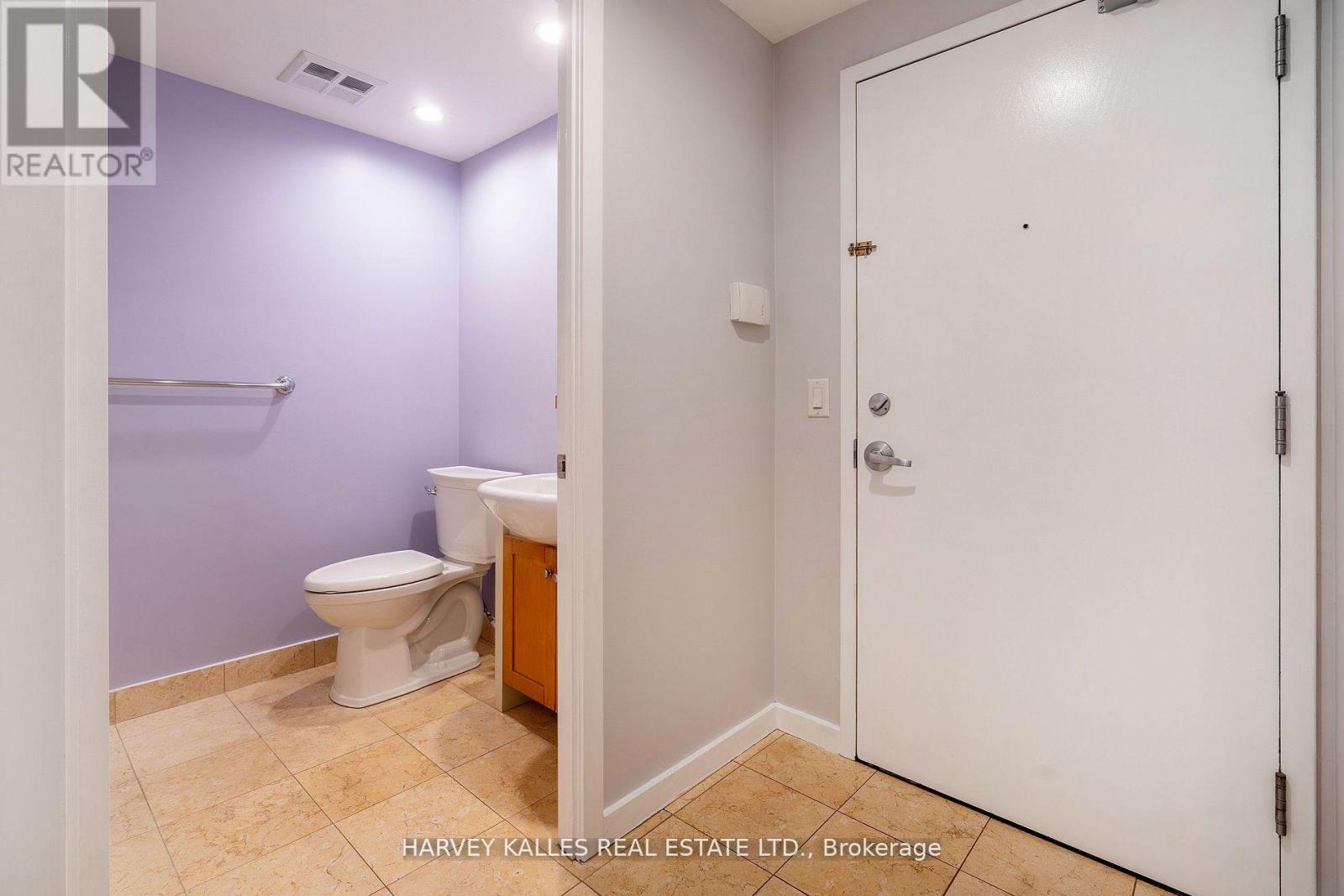 502 - 218 QUEENS QUAY W