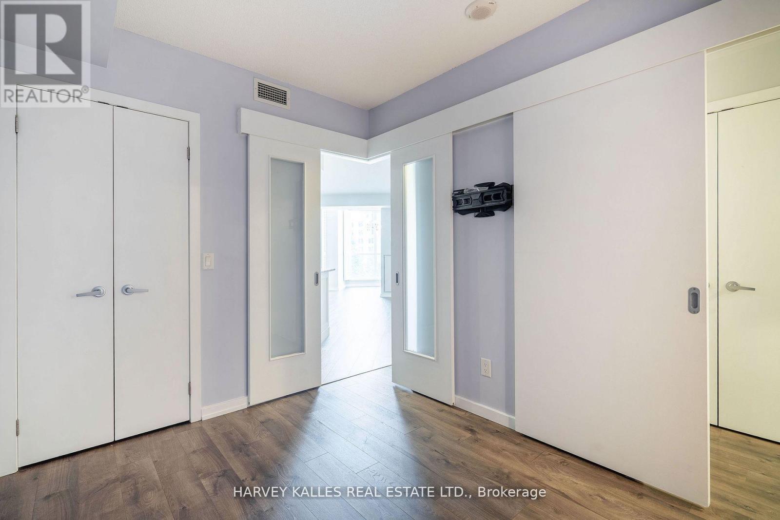 502 - 218 QUEENS QUAY W