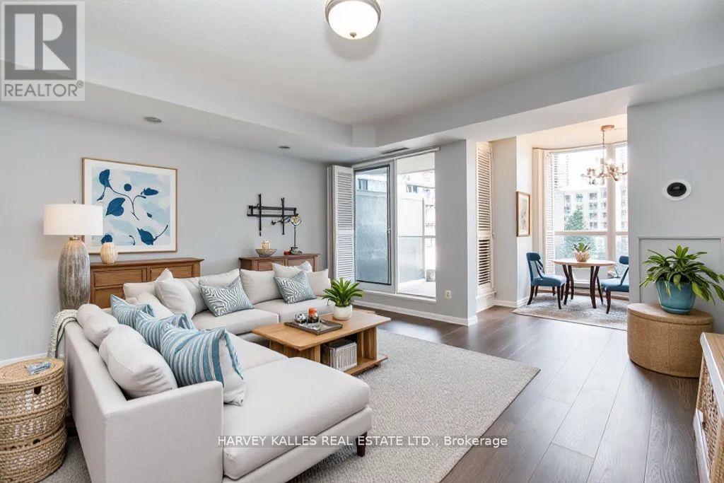 502 - 218 QUEENS QUAY W
