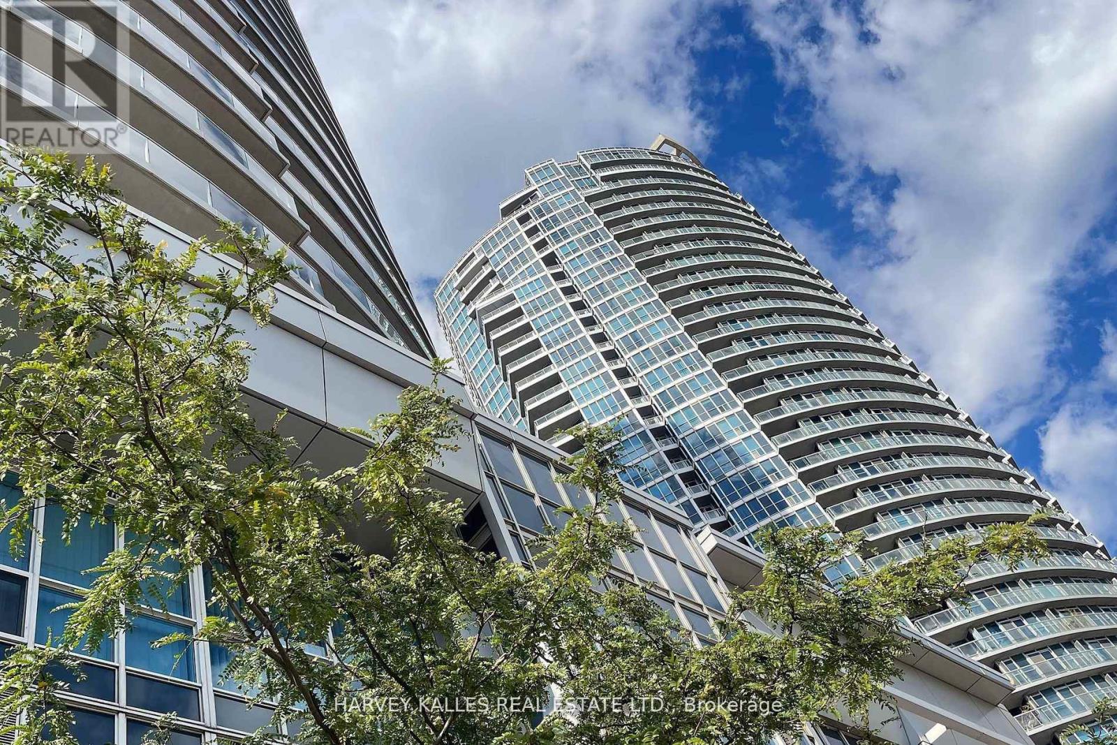 502 - 218 QUEENS QUAY W