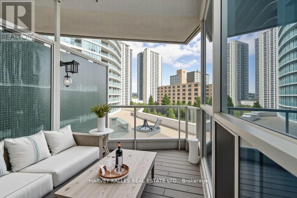 502 - 218 QUEENS QUAY W