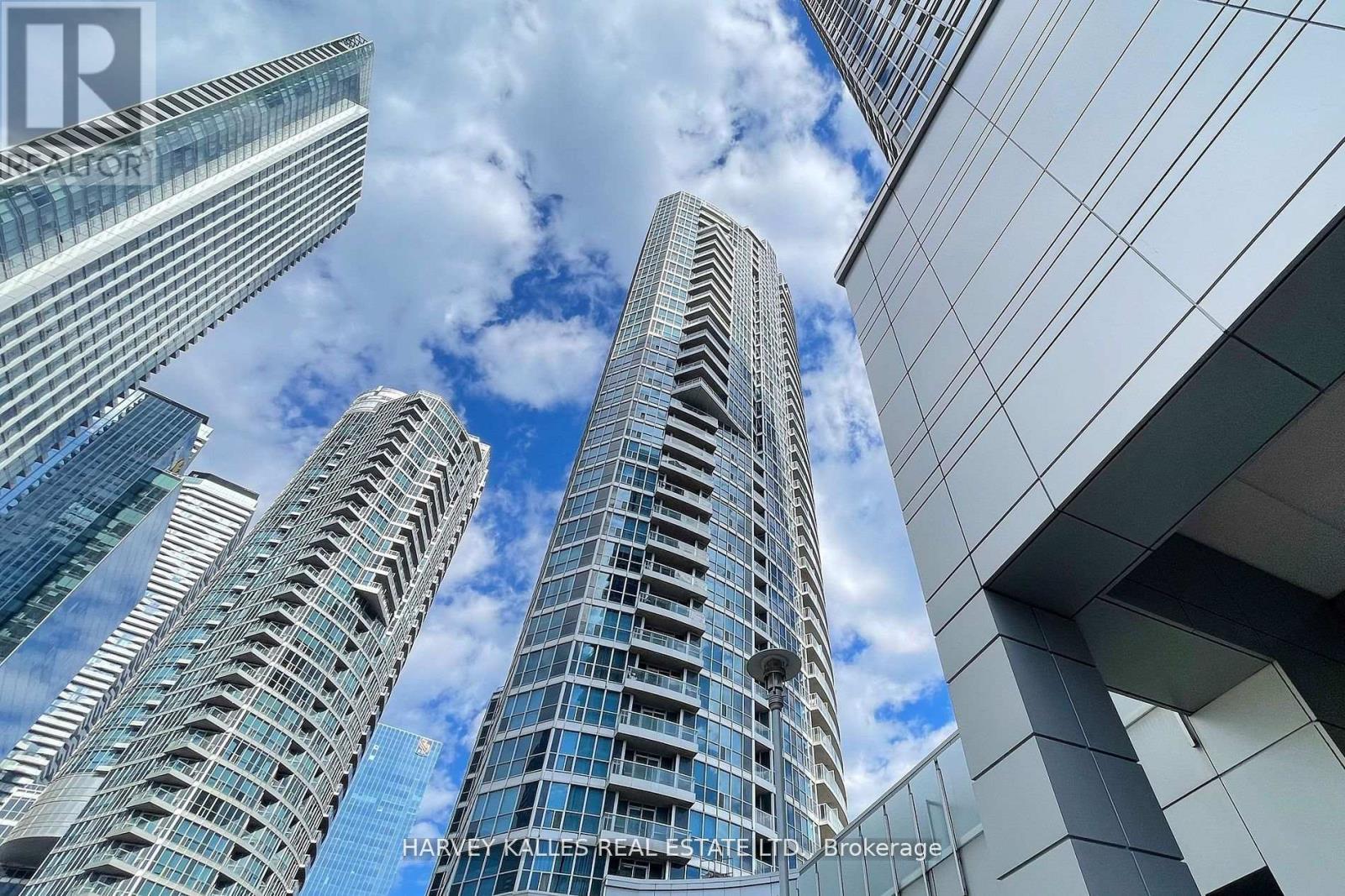 502 - 218 QUEENS QUAY W