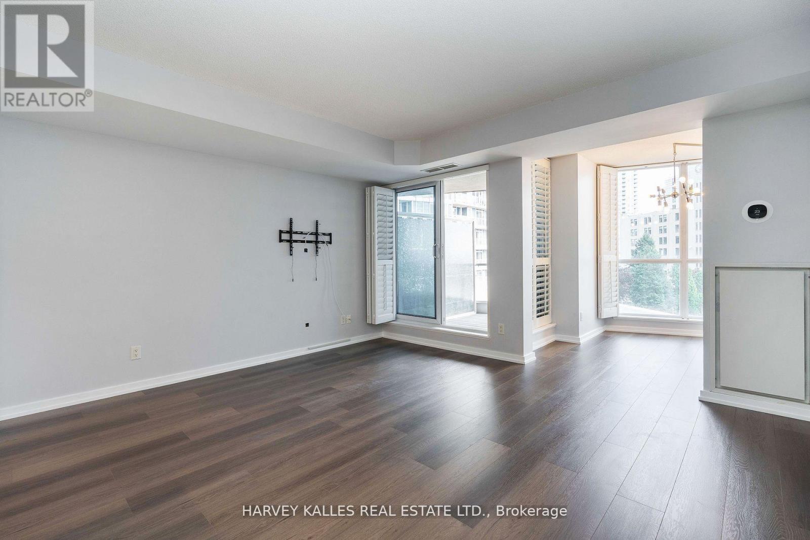 502 - 218 QUEENS QUAY W