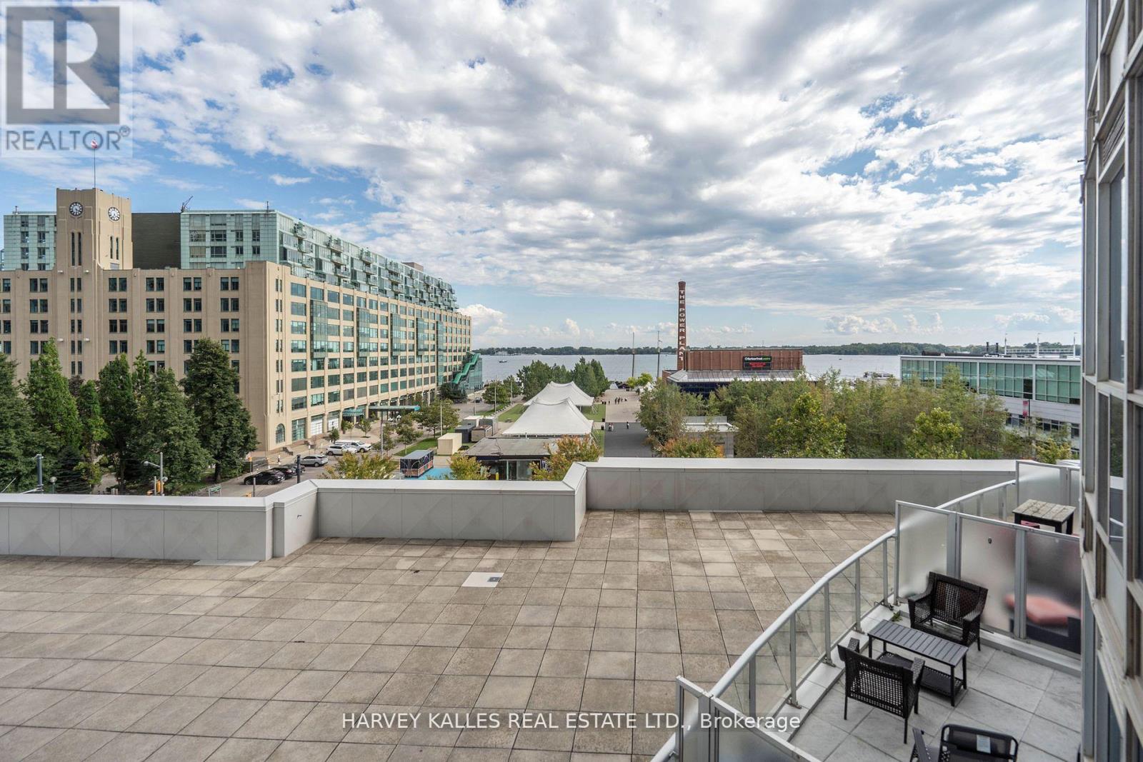 502 - 218 QUEENS QUAY W