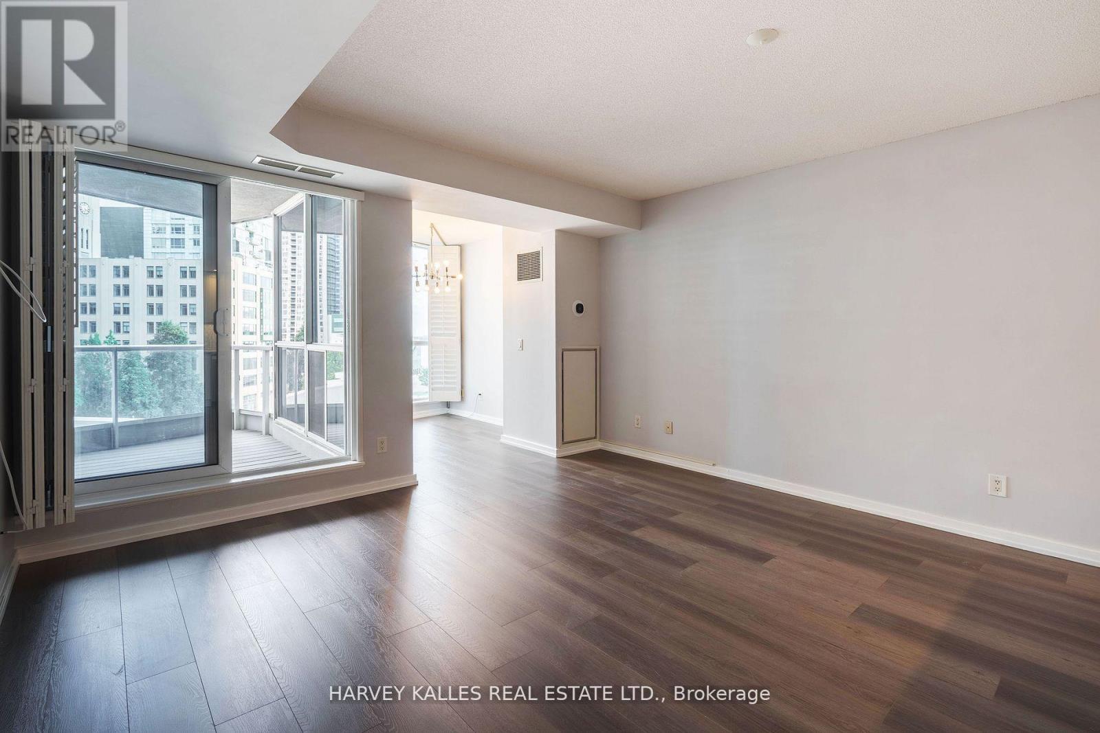 502 - 218 QUEENS QUAY W