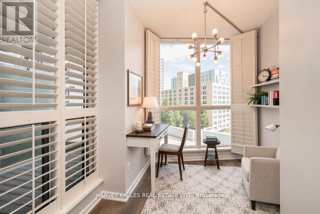 502 - 218 QUEENS QUAY W