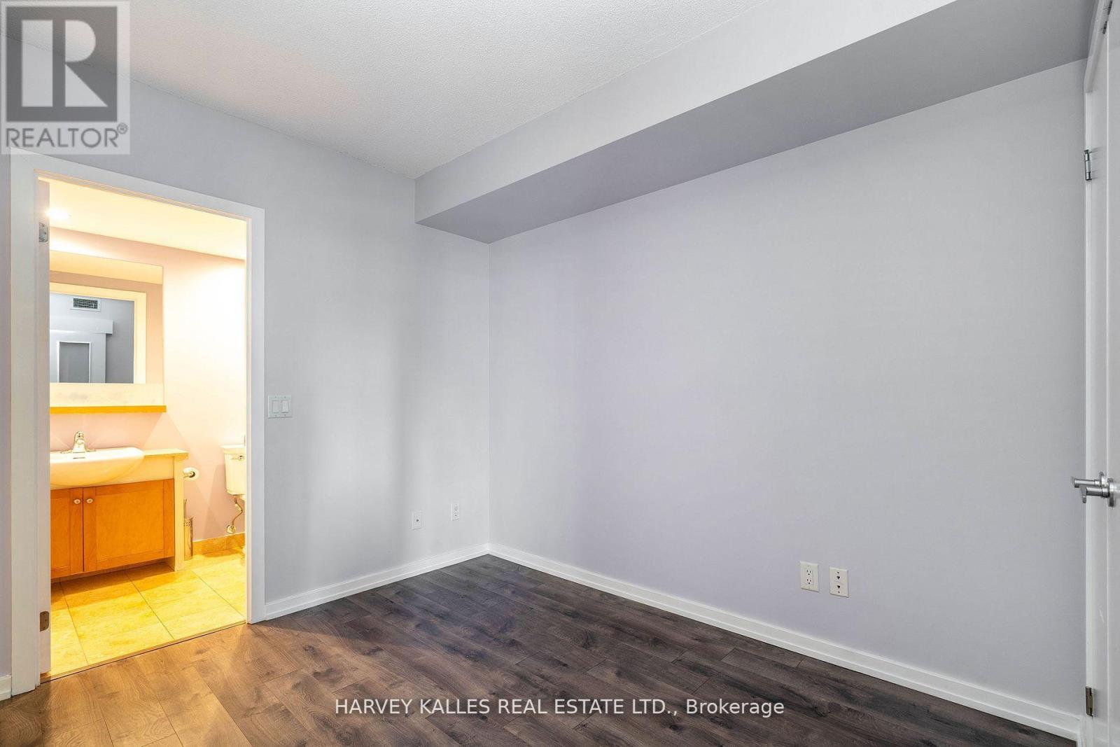 502 - 218 QUEENS QUAY W