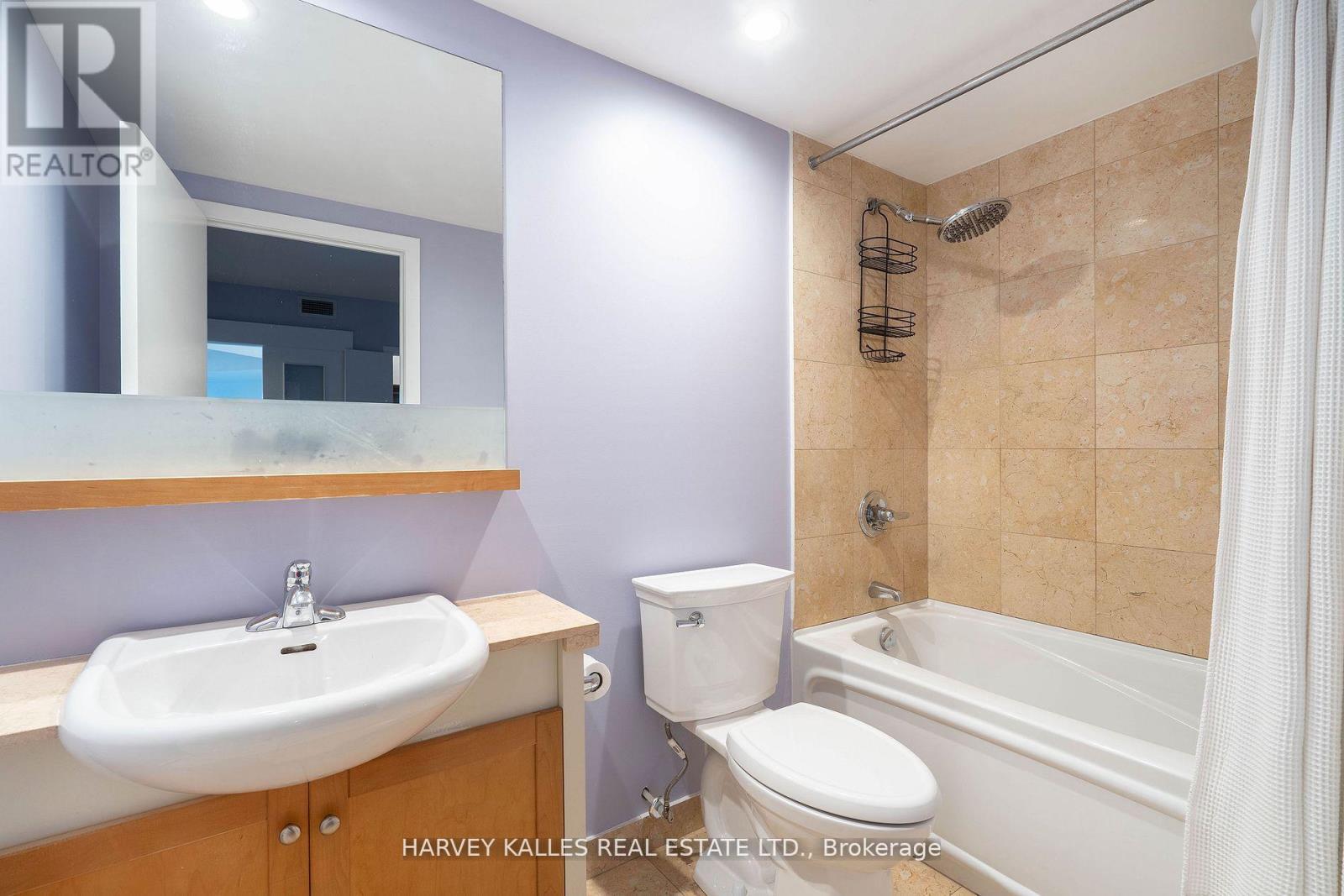 502 - 218 QUEENS QUAY W