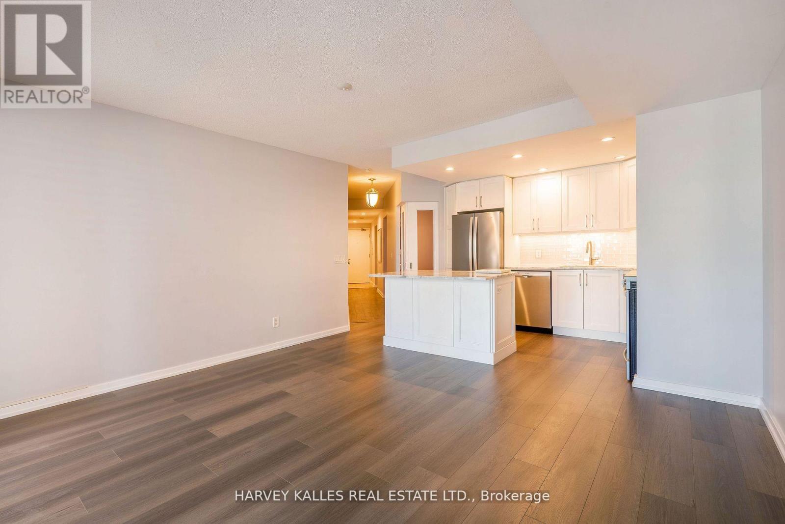 502 - 218 QUEENS QUAY W